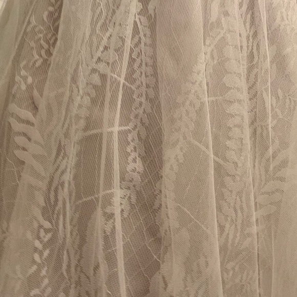 NEW & NEVER WORN David’s Bridal Wedding Dress Style WG4071, Ivory/Stone, Size 18 - Picture 9 of 10